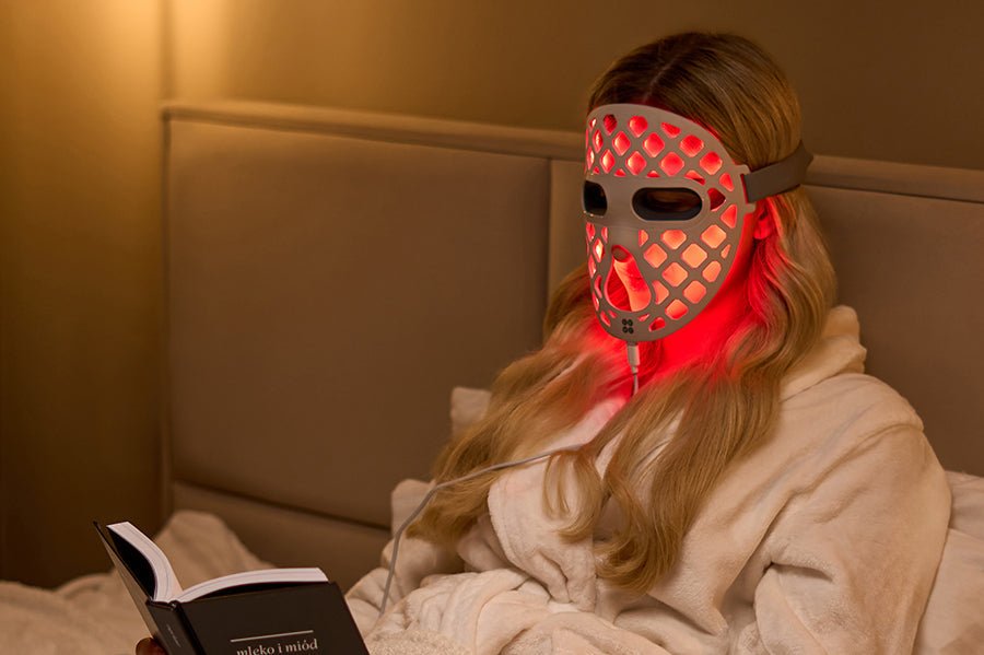 Maska LED na twarz z różnymi kolorami światła – jak działają?